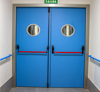 Puerta cortafuegos en un hospital
